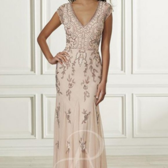 Adrianna Papell Dresses & Skirts - Adrianna Papell Floral beaded dress